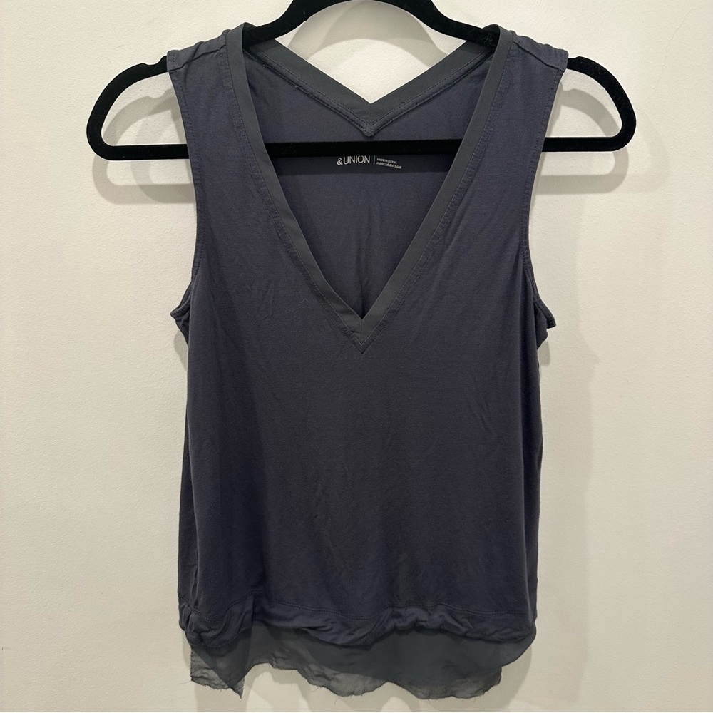 14th & Union V Neck Navy Tank Top